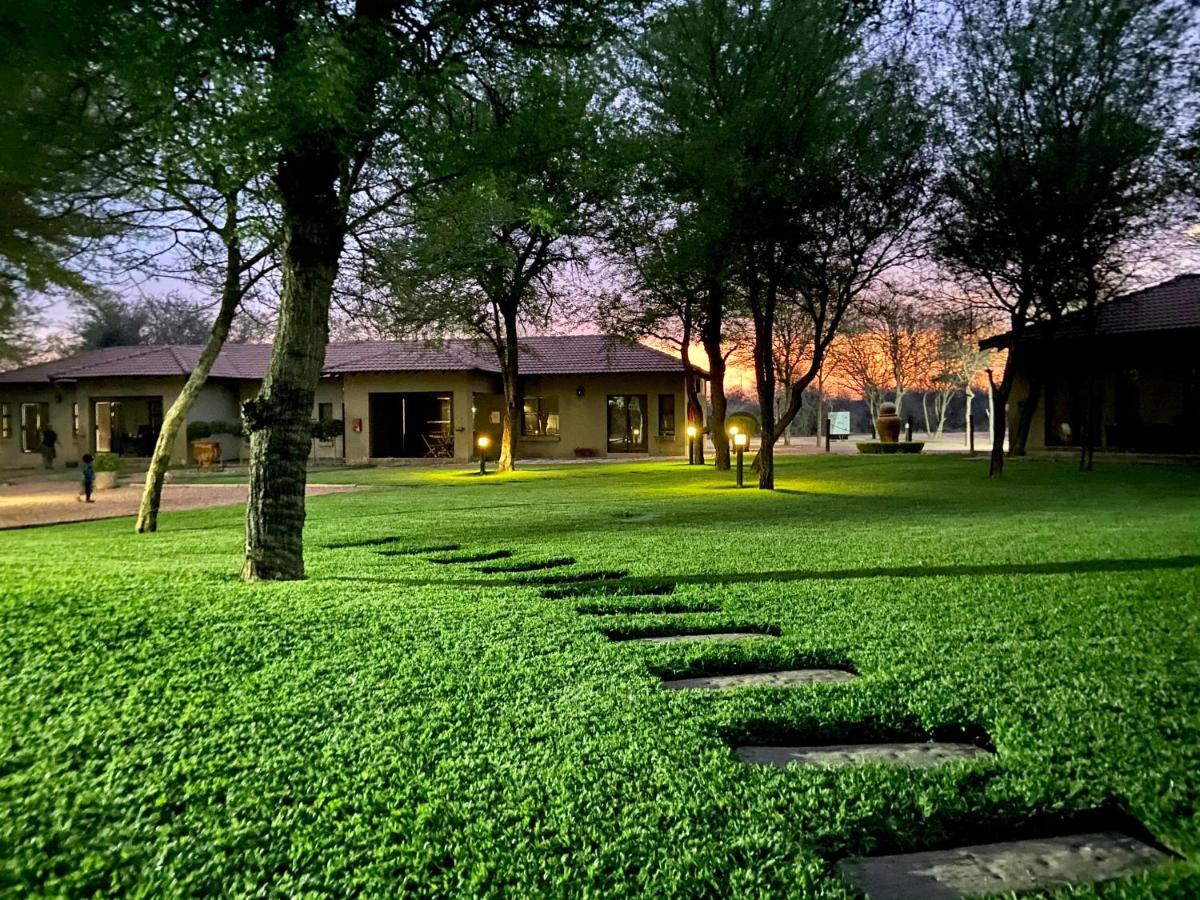Rip Van Winkel Guest House Lephalale エクステリア 写真