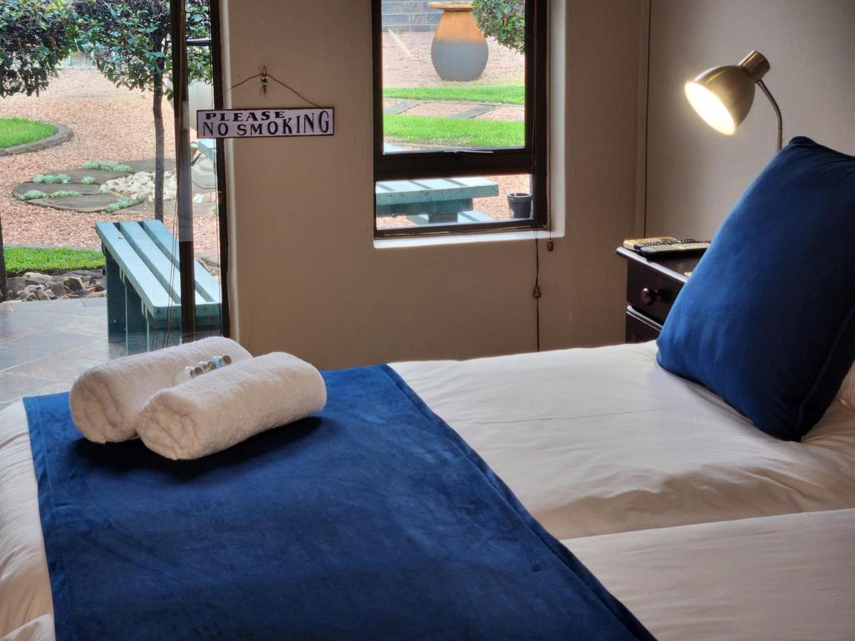Rip Van Winkel Guest House Lephalale エクステリア 写真