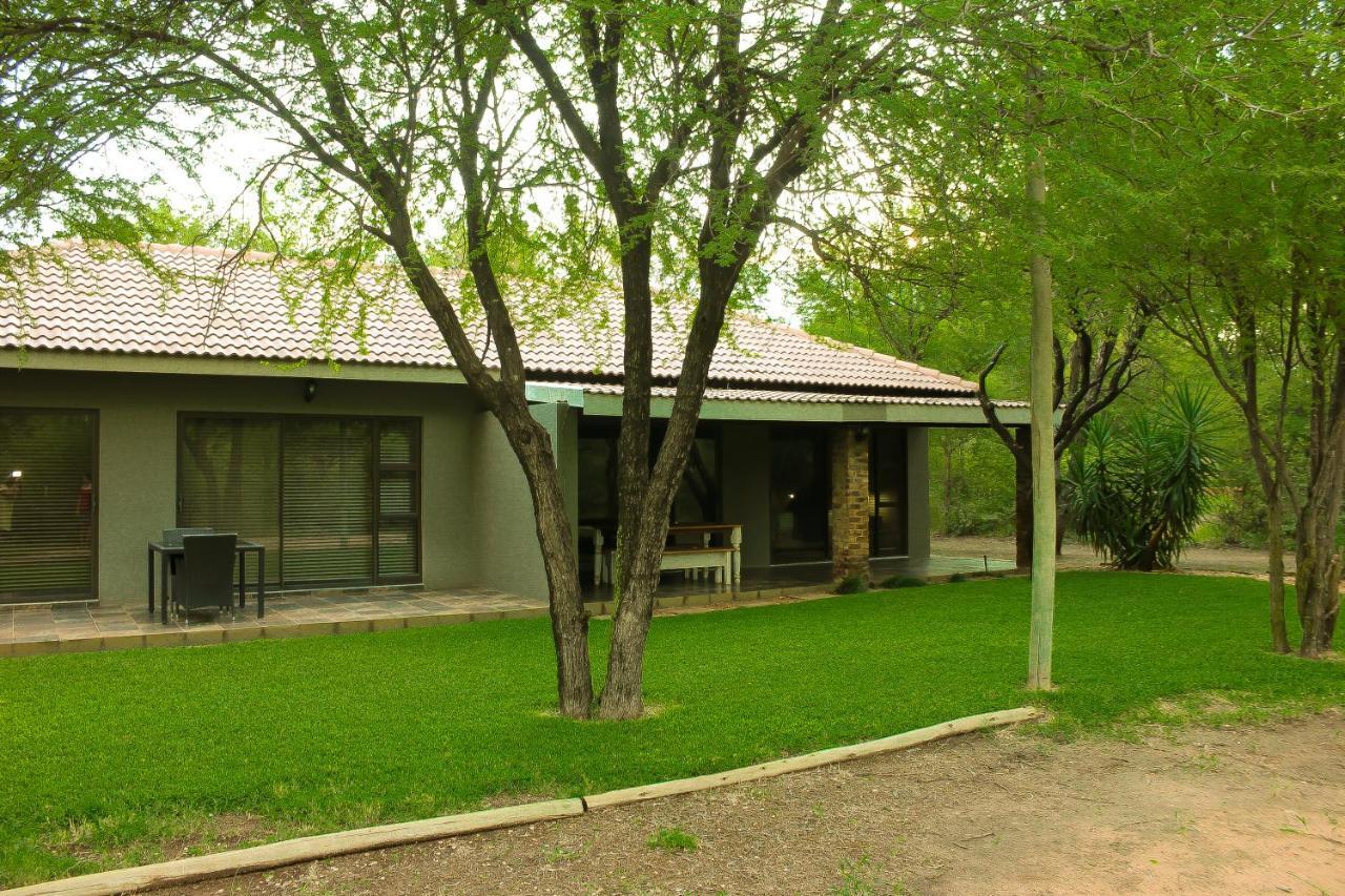 Rip Van Winkel Guest House Lephalale エクステリア 写真