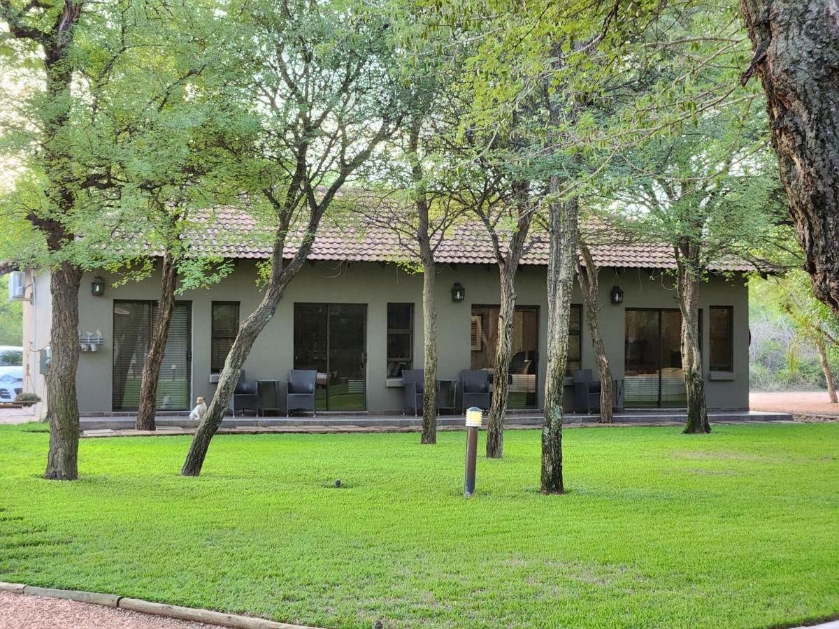 Rip Van Winkel Guest House Lephalale エクステリア 写真