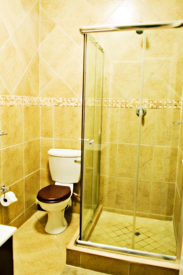 Rip Van Winkel Guest House Lephalale エクステリア 写真