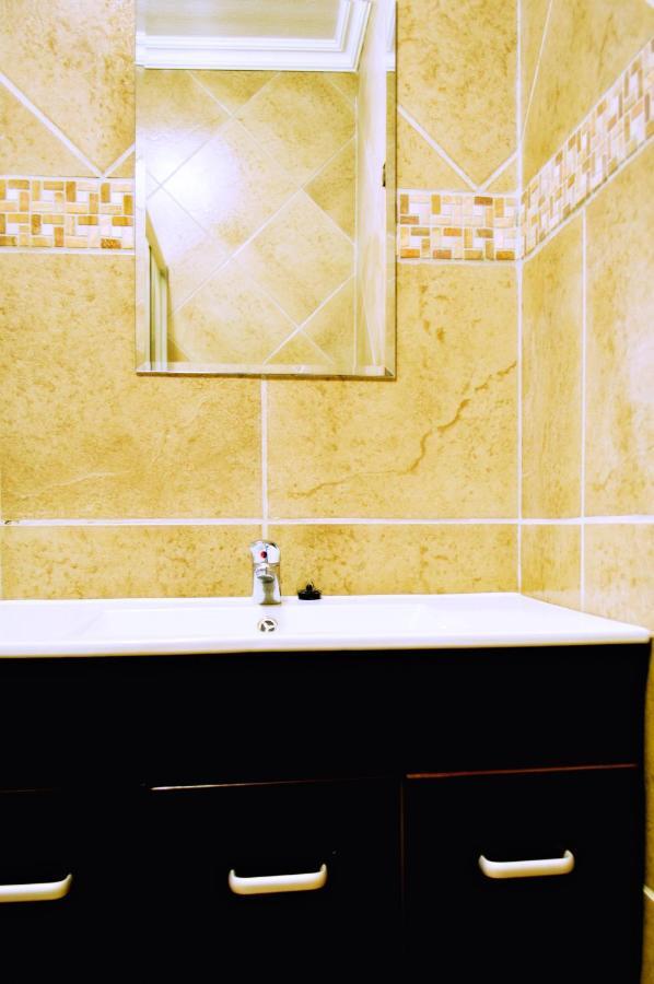 Rip Van Winkel Guest House Lephalale エクステリア 写真