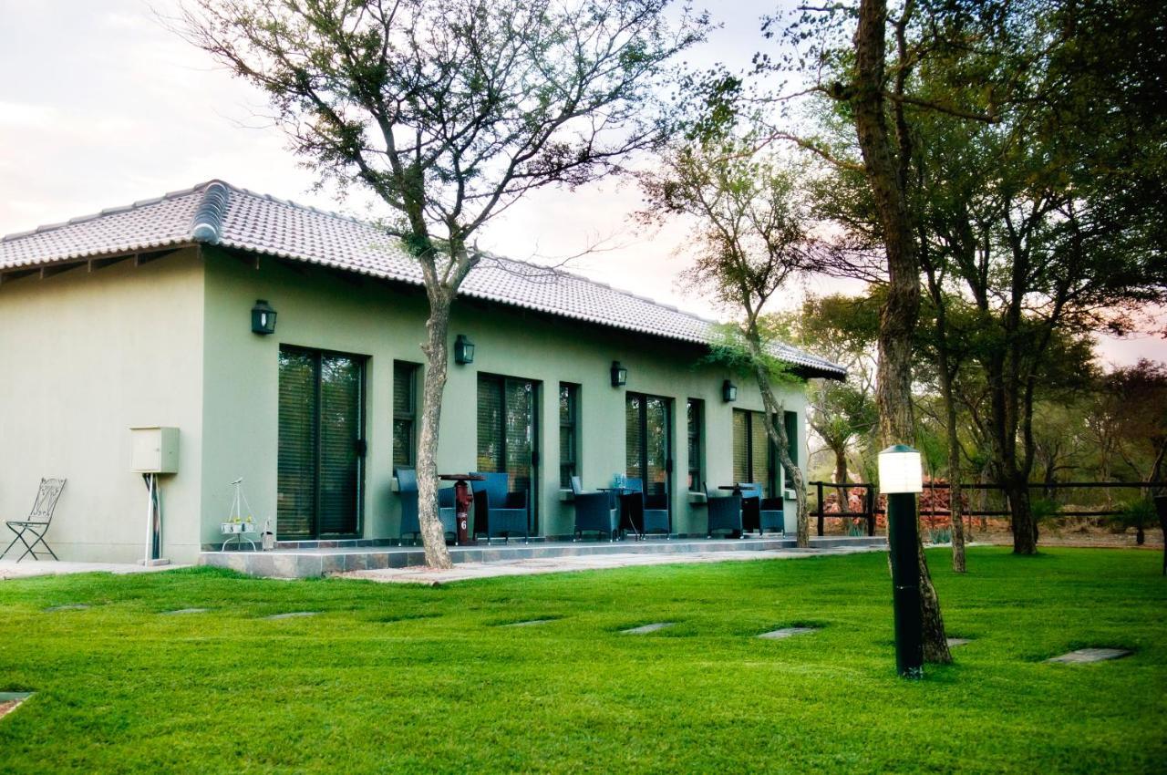 Rip Van Winkel Guest House Lephalale エクステリア 写真